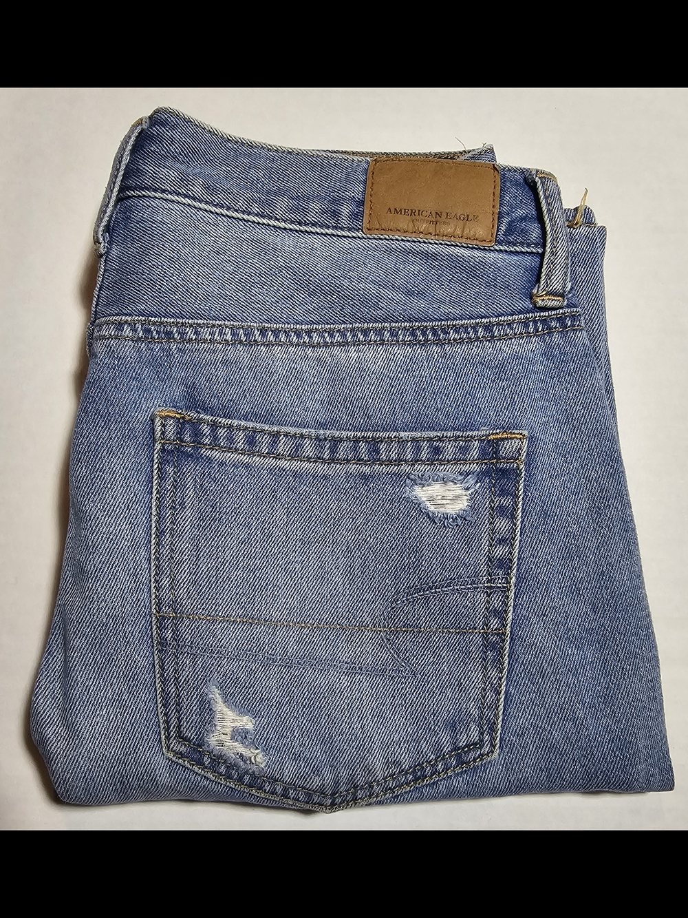 American Eagle Distressed Mom Jeans Blue Wash Size 2 Regular High Waisted